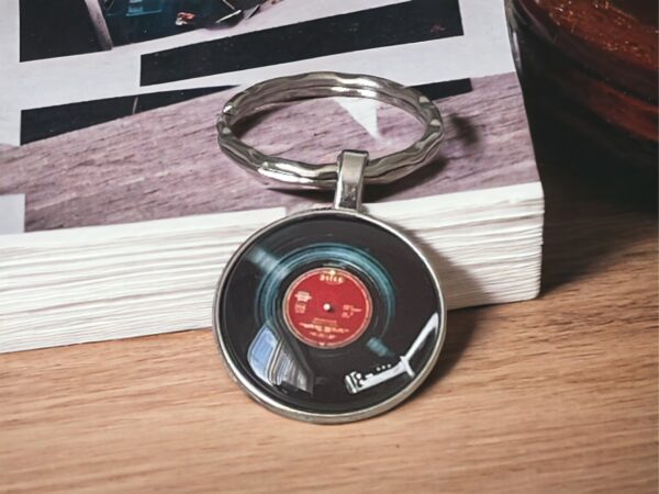 Vinyl record style keyring