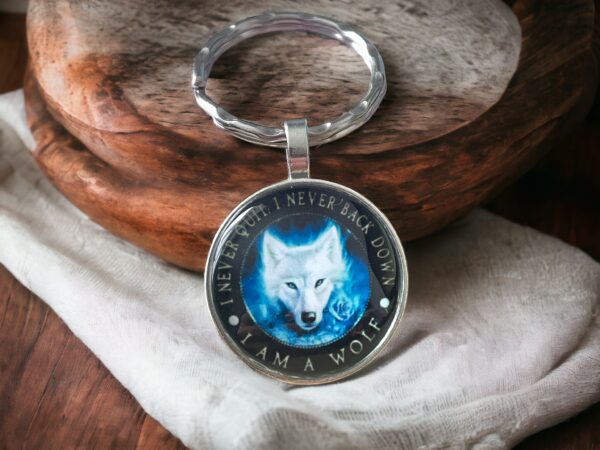 keyring with a picture of a white wolf on it