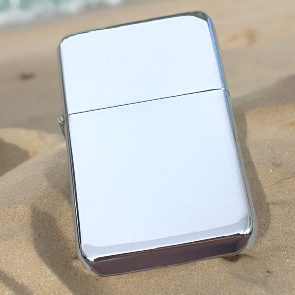 Silver zippo style lighter